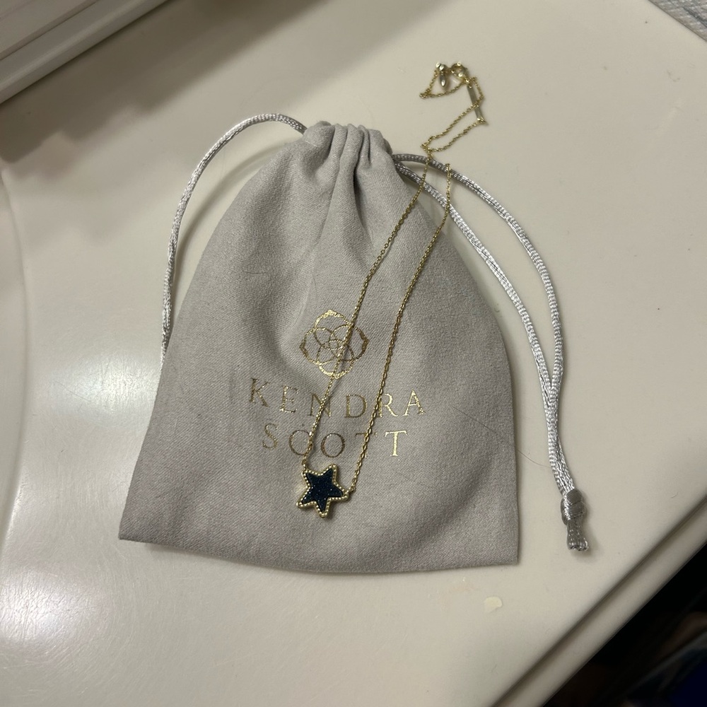 KENDRA SCOTT GOLD NECKLACE WITH NAVY DRUSY STAR